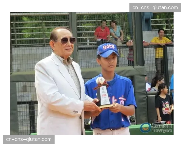 台北首座冠名少棒场揭牌:青年公园谢国城纪念棒球场完成1500万元升级 台北首座冠名少棒场揭牌:青年公园谢国城纪念棒球场完成1500万元升级